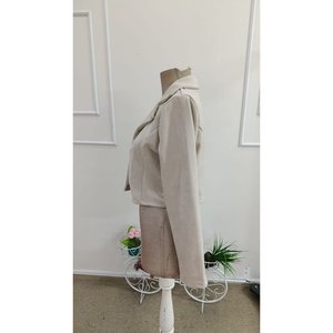 Veste en daim courte à col et manches longues pour femme, avec détails boutonnés, 37994 - Beige - Product Image 5