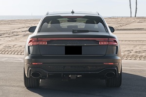 Audi RS Q8 2021, faible kilométrage, boîte automatique, direction souple, essence/électrique, état neuf. - Product Image 4