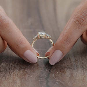 แหวนเพชรรูปทรงสี่เหลี่ยมคางหมูทรงห้าชิ้นแหวนหมั้นเพชร14K สีทองสำหรับปลูกในห้องปฏิบัติการดีไซน์สดใส - Product Image 2