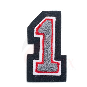 Parches bordados de chenilla hechos a medida de fabricación de Pakistán, tela de sarga de nuevo diseño con estilo cosido de PVC y forma de alfabeto - Product Image 4