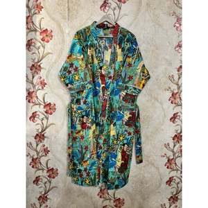 Robe Kimono en Coton Style Frida Kahlo, Peignoir Décontracté Taille Unique, Tissu Doux et Respirant avec Fermeture à Cordon pour la Maison - Product Image 1