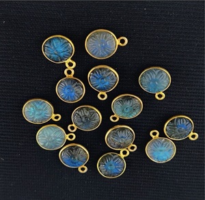 Pendentif en labradorite sculpté en forme de fleur, 10 mm rond, pierre précieuse gravée, plaqué or, charme pour la fabrication de bijoux, vente en gros - Product Image 4