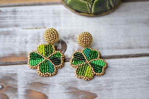 Pendientes colgantes de diseñador hechos a mano para niñas y mujeres, tachuelas adornadas con corazones para cada ocasión, incluidas las fiestas - Product Image 4