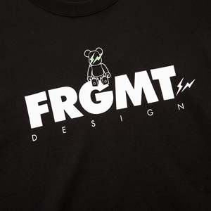 เสื้อยืดลายหมี Fragment Design รุ่น Stylish ผลิตจากผ้าฝ้ายเจอร์ซีย์ 100% พิมพ์ลายด้วยเทคนิคซิลค์สกรีน รุ่น MED-BEARTEE-BLK - Product Image 2