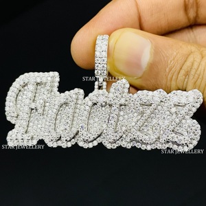 Colgante de Letra Unisex Personalizado de Oro 10K Chapado en Rodio con Diamantes Cultivados en Laboratorio, Corte Brillante Redondo, Estilo Hip Hop, Iced Out Cristiano - Product Image 2