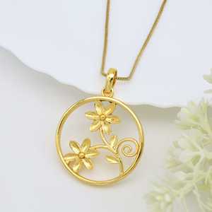 New Delicate Brass Pendant Dainty Floral Necklace Women Jewelry 18k Gold Plated Botanical Circle Charm For Wholesale/OEM/ODM - Product Image 6