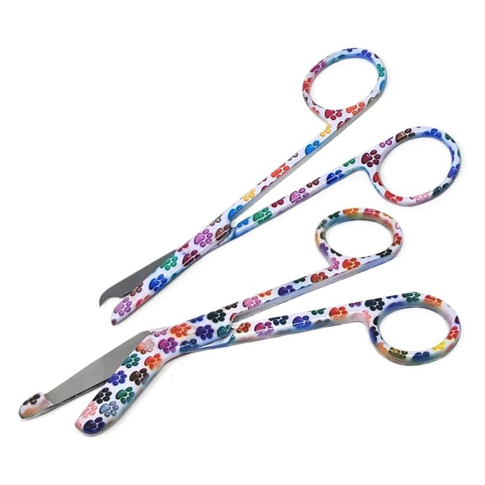 อุ้งเท้าหลายเส้นสีขาวพยาบาลผ้าพันแผลและกรรไกรเย็บ