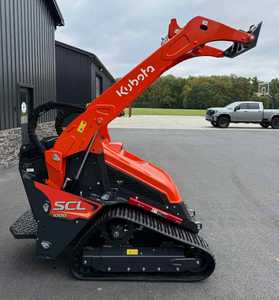 รถตักล้อยางขนาดเล็ก Kubota SCL 1000 เครื่องยนต์ดีเซล สำหรับงานก่อสร้างในฟาร์มและการขนย้ายวัสดุก่อสร้าง - Product Image 1