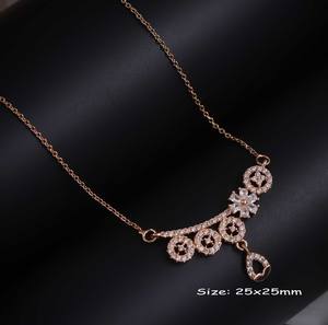 Collar con Colgante Circular de Acero Inoxidable de Alta Calidad con Circonitas Cúbicas, Chapado en Oro, Joyería para Mujer - Product Image 1