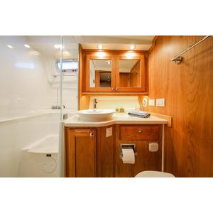 2023 Sabre 45 Salon Express Usado, 49 pies, Piezas y Accesorios del Sistema de Propulsión - Product Image 2