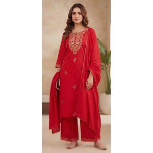 Ensemble Kurtis Ramas d'été en coton et mousseline brodés, rouge uni, respirant, décontracté, avec pantalon palazzo et dupatta, conçu pour l'été - Product Image 1