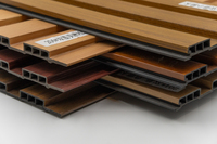 Panneau mural d'autres planches imperméable à l'eau Panneau mural creux en bois composite pour intérieur Panneau mural en bois composite WPC