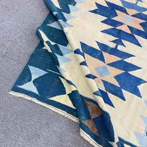 Alfombra Turca Vintage de 4.6x6.9 pies, Alfombra Azul con Diseño Floral de Lana - Product Image 4