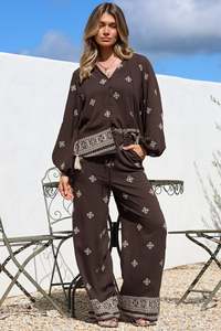 กางเกงสูทลำลองของผู้หญิงสีขาวหรูหราปักลายสำหรับวันหยุดพักผ่อนสำนักงานกับเสื้อสั้นชุดสายไฟขายส่ง - Product Image 4