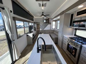 Venta al por Mayor de Autocaravanas Alliances 2024 2025 Benchmark 44LFT, de Aluminio Brillante, Ligeras, Plegables, Impermeables, 4x4, para Viajes - Product Image 3