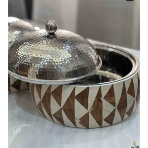 Plat de service élégant en bois avec couvercle en argent et pieds Conception de feuille d'incrustation d'os faite à la main pour le service alimentaire et la restauration - Product Image 3