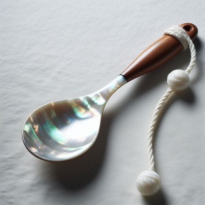 Cuillère à perles luxueuse en acier inoxydable de qualité artisanale pour servir du thé au café ou toutes les occasions - Product Image 1