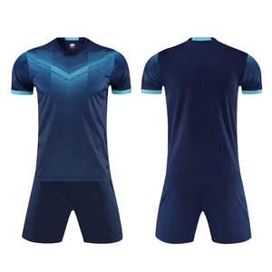 Camiseta de fútbol con logotipo personalizado de alta calidad, pantalones de manga larga, diseño de cuello degradado, gran oferta, fábrica de ropa de fútbol al por mayor - Product Image 1