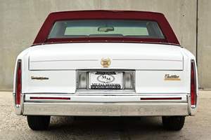 Cadillac DeVille berline d'occasion 1993, sans réserve, 25001-50000 milles, moteur V8, transmission automatique, pneus R20, sièges en cuir, éclairage. - Product Image 5