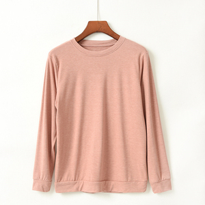 Logo personnalisé OEM Pyjamas pour hommes Pyjamas en satin Ensemble manches longues Vêtements de nuit en soie Hommes Sexy Style moderne Doux Confortable Grande taille Chemise de nuit - Product Image 5