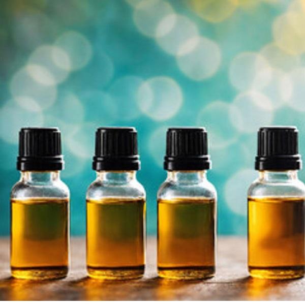 สีน้ำตาลทองถึงสีน้ำตาลอำพันถึงมะกอก