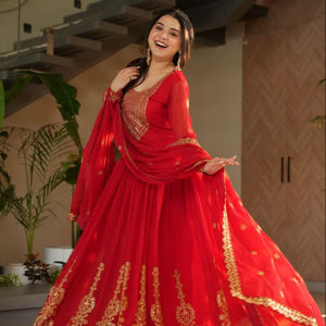 Nueva colección de vestidos de diseñador de color rojo, telas de seda florecientes de imitación con bordado, trabajo de secuencia Zari para ropa de mujer - Product Image 1