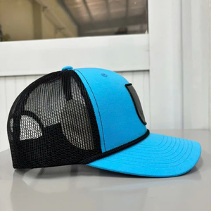 Casquettes de camionneur bleues avec logo personnalisé en relief sur patch en cuir noir, casquettes de camionneur ajustables pour activités de plein air, fabriquées au Vietnam - Product Image 4