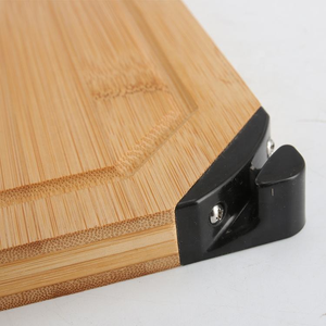 Planche à découper multifonctionnelle 2 en 1 en bois de bambou unique avec un ensemble de service et de découpe avec aiguiseur à couteaux - Product Image 5