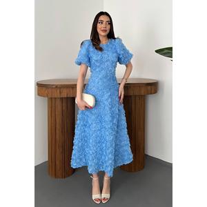 Vestido midi tejido Blue Rose con estampado floral y cintura natural - Product Image 1