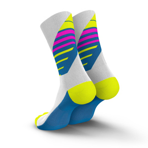Chaussettes de course unisexes OEM pour enfants, respirantes, en maille, longues, amorties, antidérapantes, avec logo personnalisé pour jeunes - Product Image 2
