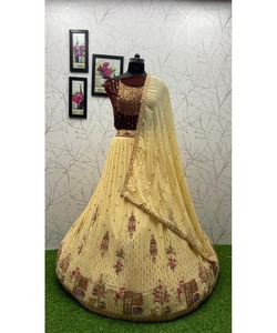 Rajasthenilacholi แต่งงานสำหรับผู้หญิงกำมะหยี่สีแดงประดับมุกดีไซน์เสื้อทำงาน - Product Image 3