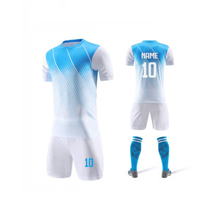 Ensemble d'uniformes de football personnalisés pour hommes et jeunes Maillot et short sublimés Tissu respirant à séchage rapide Fabricant de vêtements d'équipe OEM - Product Image 5