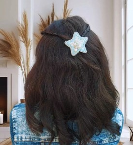 Pinzas para el pelo bordadas a mano hechas a medida para niños en diseño de estrella de mar también se pueden utilizar para fines de reventa. - Product Image 3