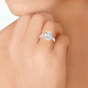 Anillo Solitario Clara de Plata de Ley 92.5 con Baño de Oro Blanco y Circonita Cúbica con Corte Esmeralda para Mujeres y Niñas, Anillos de Cristal - Product Image 2