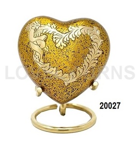 Urna Funeraria de Corazón Naranja para Cenizas de Adultos y Mascotas con Caja y Soporte de Latón (Tamaño Mini) - Product Image 1