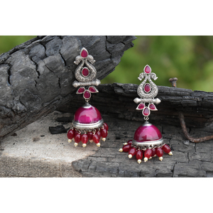 ต่างหูแบบห่วงทรงจhumka ทำจากทองเหลืองลายมีนาการี ดูคล้ายเงิน งานแฮนด์เมด สำหรับเด็กหญิงและสตรี - Product Image 3