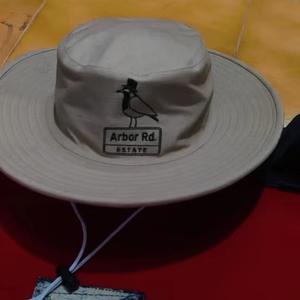 Arbor Rd. Gorra de lona de campamento de 5 paneles elegante de marca Estate con encanto de firma para protección diaria - Product Image 1