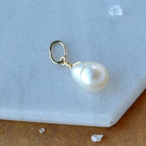 Colgante de Perla Natural en Forma de Lágrima, Gema Blanca, Chapado en Oro, Joyería Delicada Hecha a Mano para Mujer - Product Image 1