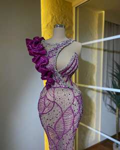 Elegante Vestido de Noche Vintage de Satén con Mangas Cortas, Diseño de Lentejuelas y Abertura Alta para Eventos Formales y Bodas - Product Image 2