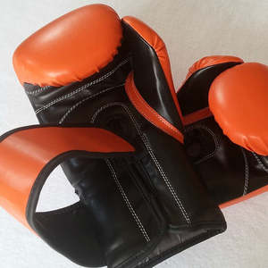 Nouvelle arrivée de gants de boxe en cuir de conception entièrement personnalisée faciles à porter pour les arts martiaux vente en gros à prix raisonnable - Product Image 4