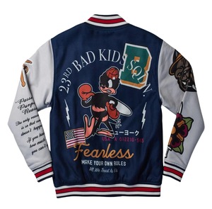 Chaqueta universitaria de lana personalizada a granel, chaqueta de béisbol cálida duradera con botones a presión y parches de equipo - Product Image 2