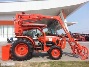 รถแทรกเตอร์คูโบต้า L5018 VN 50 แรงม้า ใหม่และมือสอง สำหรับการเตรียมพื้นที่เพาะปลูกและการปฏิบัติงานในไร่นา - Product Image 2