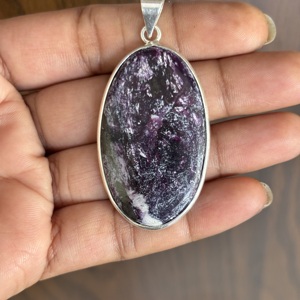 Collier Pendentif Bohème Tendance en Kammererite, Pierre Naturelle de Haute Qualité, Laiton Plaqué Argent, Sertissage Clos, Forme Poire, pour Femme - Product Image 3