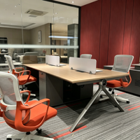 Poste de travail modulaire moderne pour bureau, table pour 4 personnes avec écran de séparation pour plus d'intimité