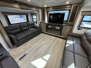 Se vende K-E-Y-S-T-O-N-E M-O-N-T-A-0-N-A 3-7-6-1-F-L usada del año 2026 - Product Image 3