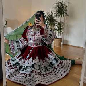 Robe afghane brodée à la main de qualité supérieure pour femmes, vintage, avec des applications de paillettes, respirante, indienne, pakistanaise, longueur genou, coupe trapèze - Product Image 5