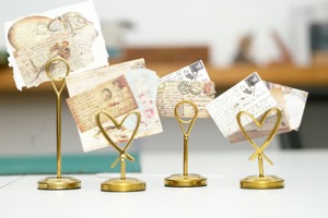 ที่ใส่การ์ดรูปหัวใจที่มีเสน่ห์สีเงินและสีทองเหมาะสำหรับวางการ์ดภาพถ่ายหรือโน้ตที่สมบูรณ์แบบสำหรับกิจกรรมหรือเป็นของขวัญ - Product Image 3