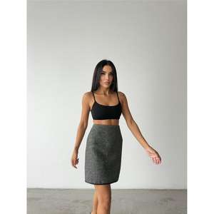 Jupe courte en cachemire noir, tissu doux - Product Image 4