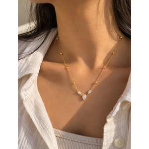 Collier triple station plaqué rhodium avec perles, accents de diamants et de zircons – Chaîne tendance pour fêtes et cadeaux de fiançailles - Product Image 4