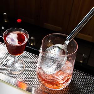 Passoire à cocktail Hawthorne en acier inoxydable de qualité supérieure avec poignée en bois, ressort serré, versement fluide, outil de bar professionnel - Product Image 5